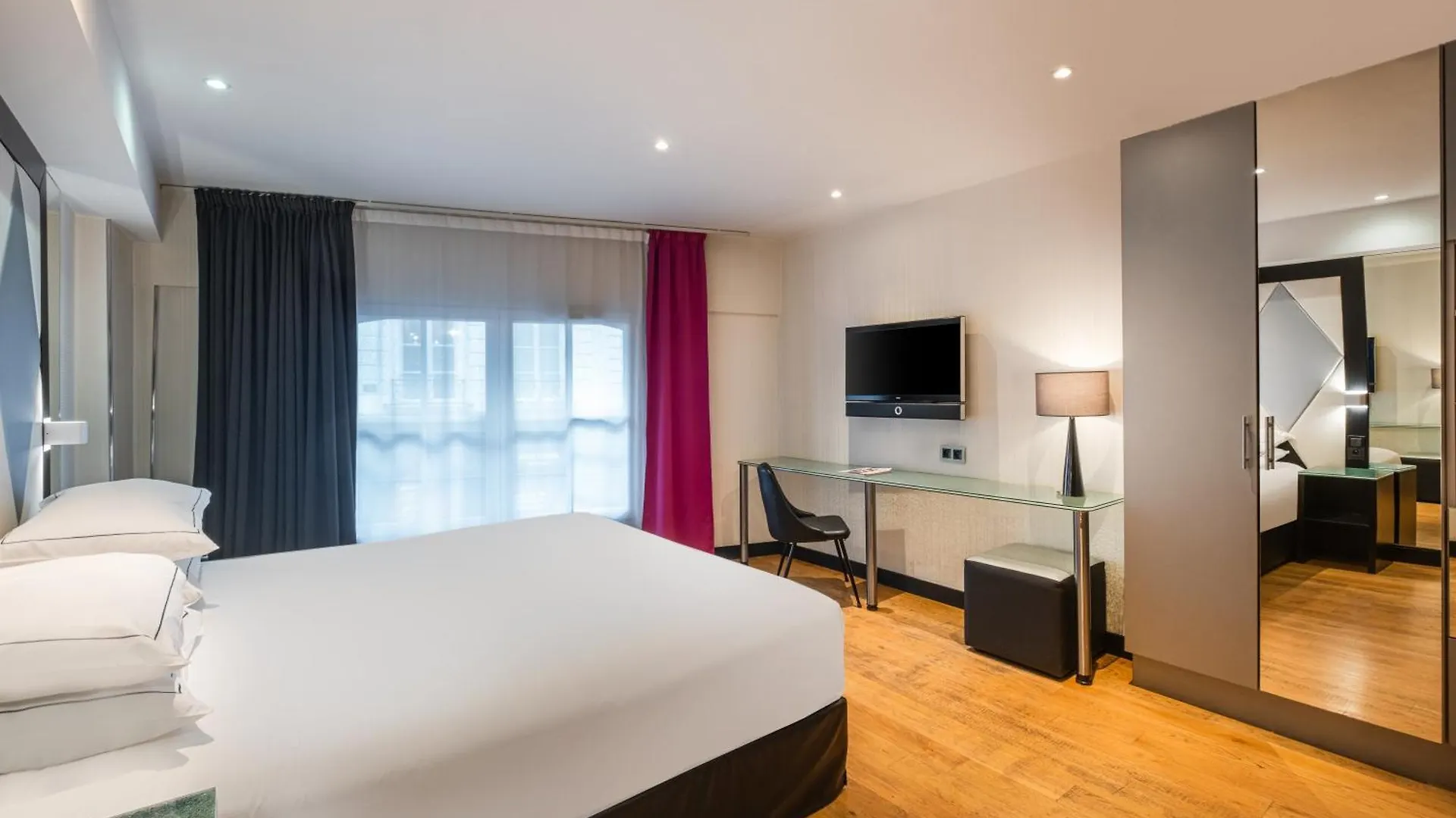 L'empire - Louvre Hotel Paryż