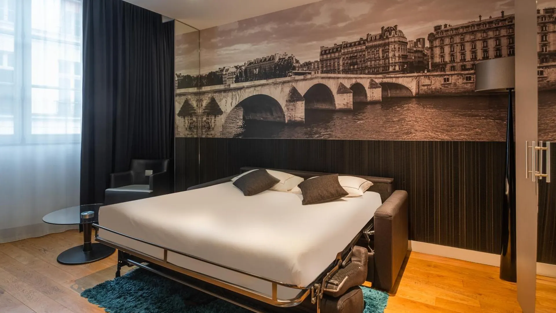 L'empire - Louvre Hotel