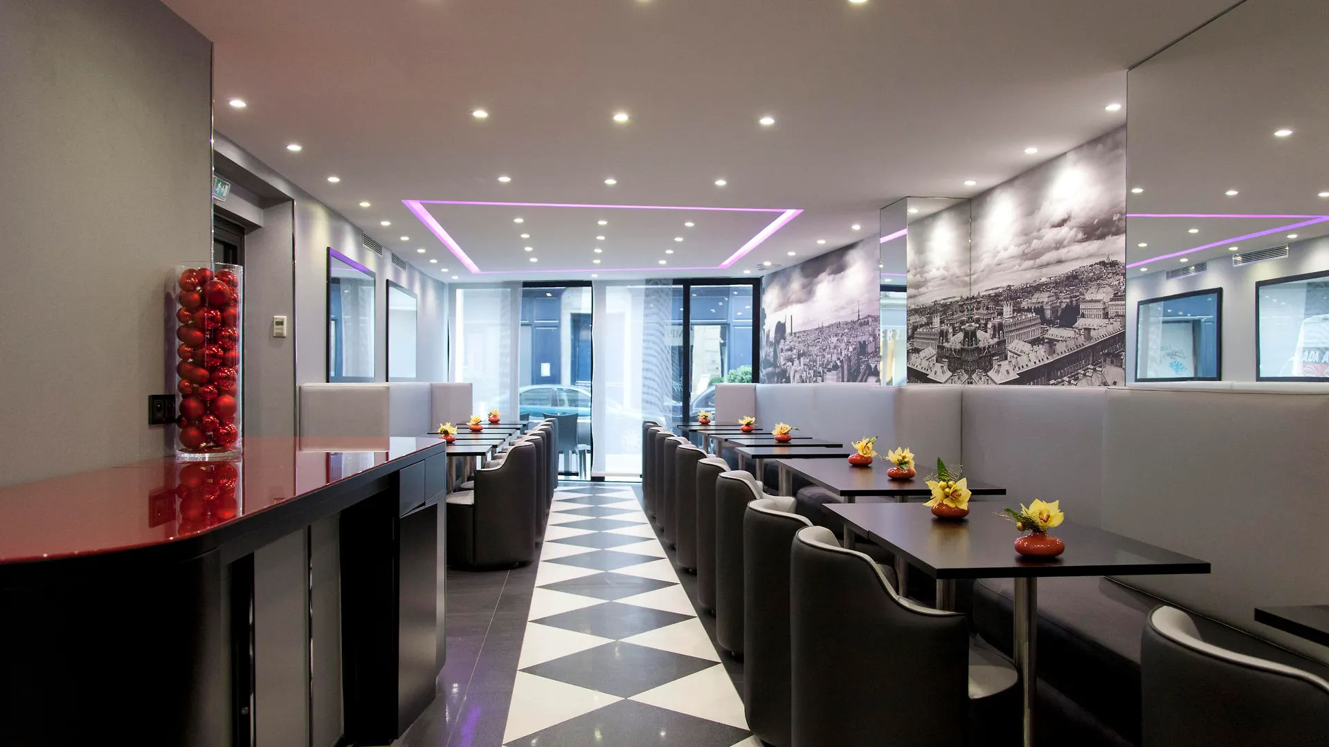 L'empire - Louvre Hotel