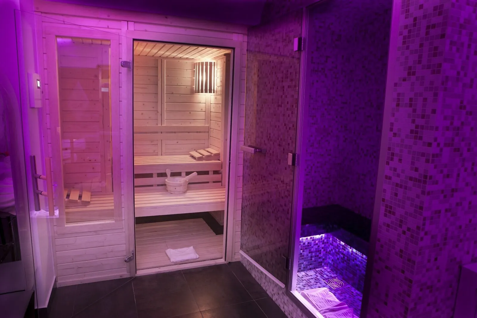 L'empire - Louvre Otel Paris
